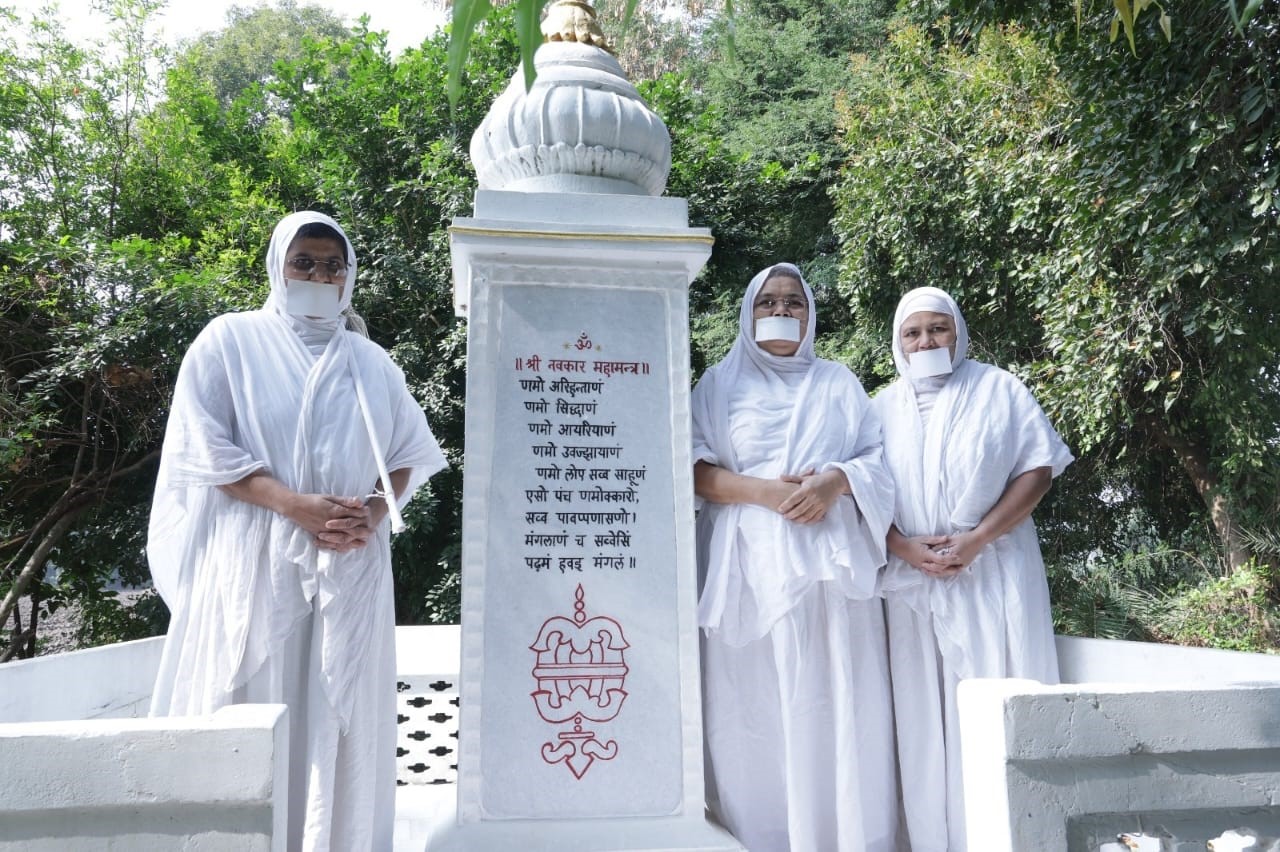 Sermons of Jain Mahasatis at Samadhi Sthal