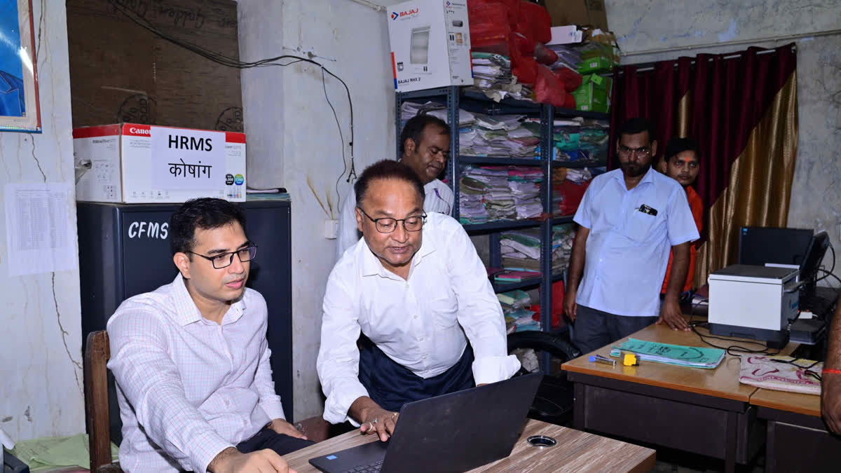 DM inspected DEO office in Motihari
