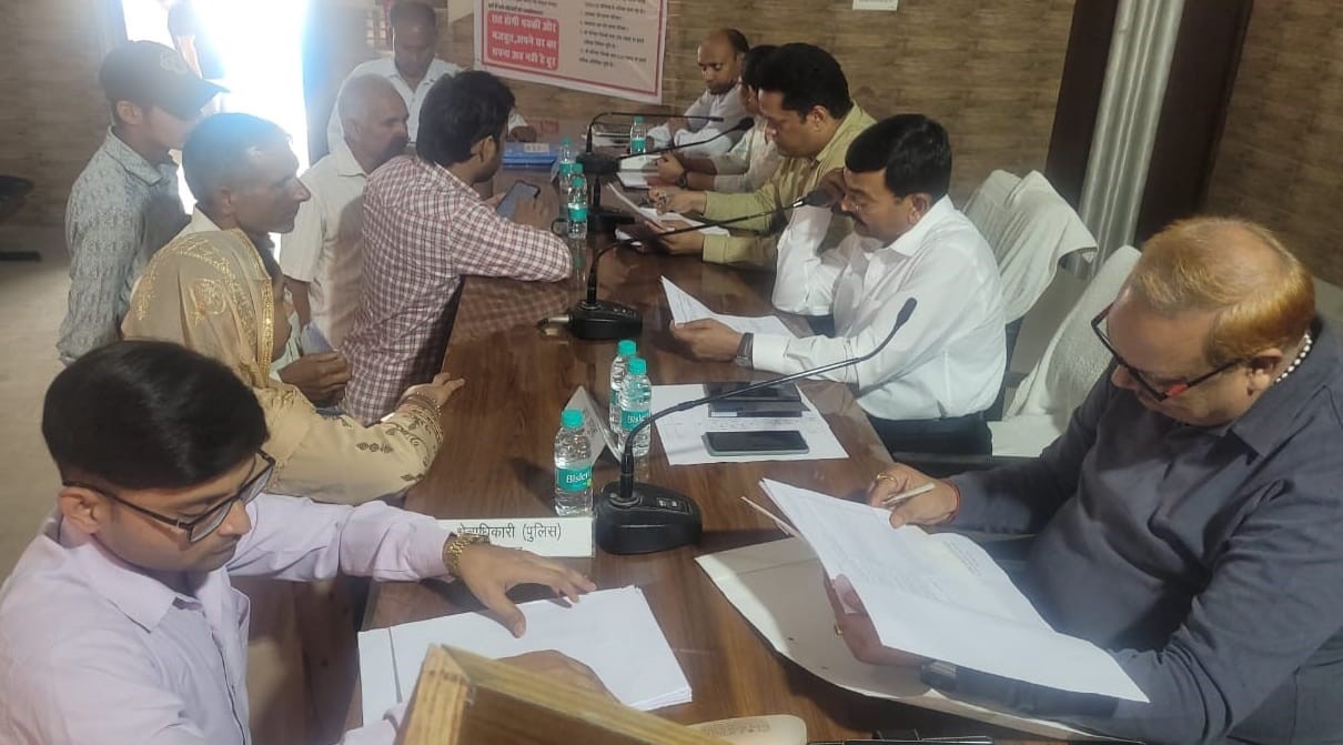 21 complainants brought their complaints before the officers