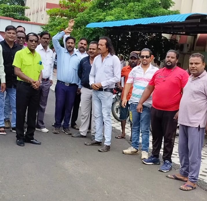 Handing over the demands of the people of Valmiki community to the administrative staff in a memorandum