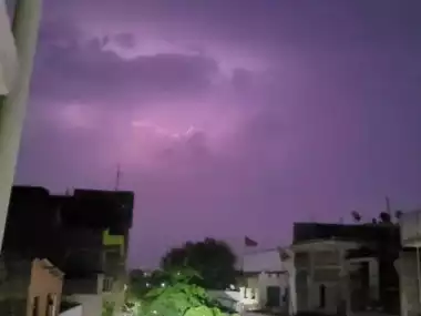 Two bomb blasts in Darbhanga, when police arrived, 6 live bombs were found