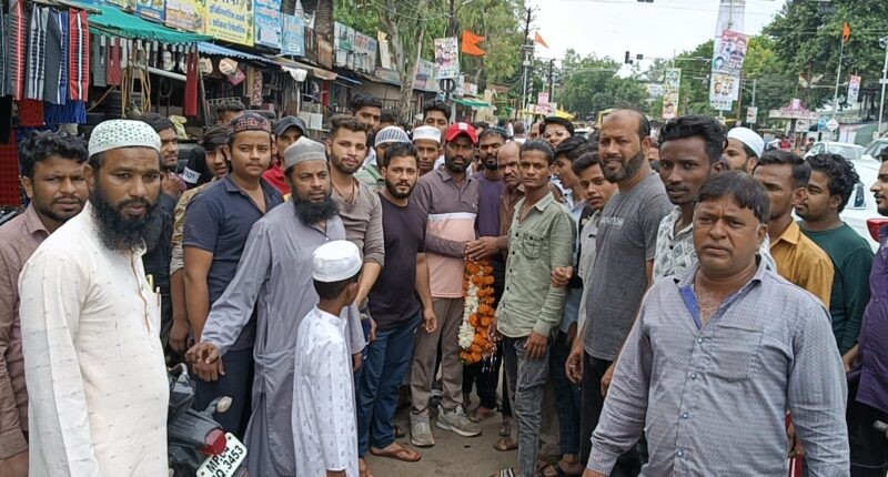 Karnataka resident going on Haj pilgrimage on foot reached Shajapur