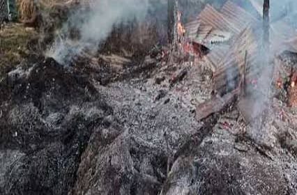Household items and grains etc. were burnt to ashes due to fire in thatched houses and cattle sheds