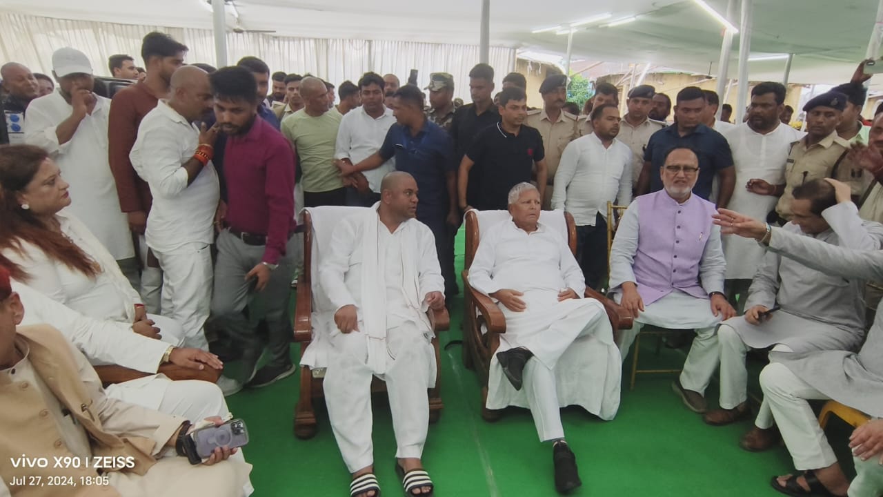 RJD chief Lalu Prasad reached Mukesh Sahni's ancestral residence