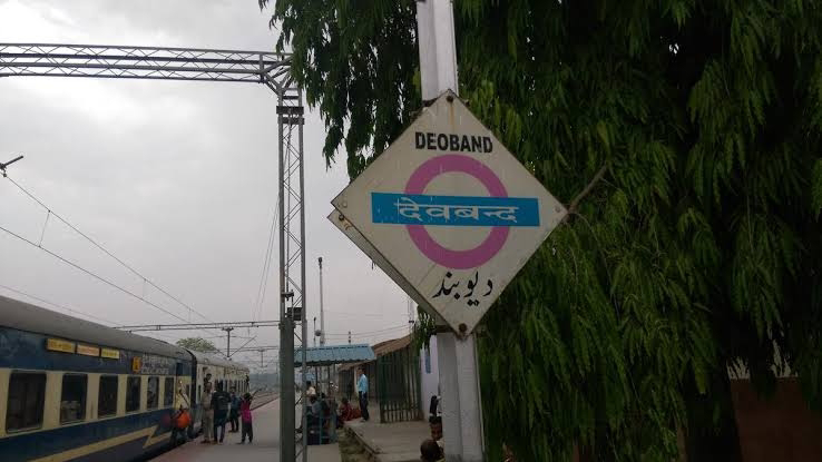 Young man's foot slipped while boarding the train