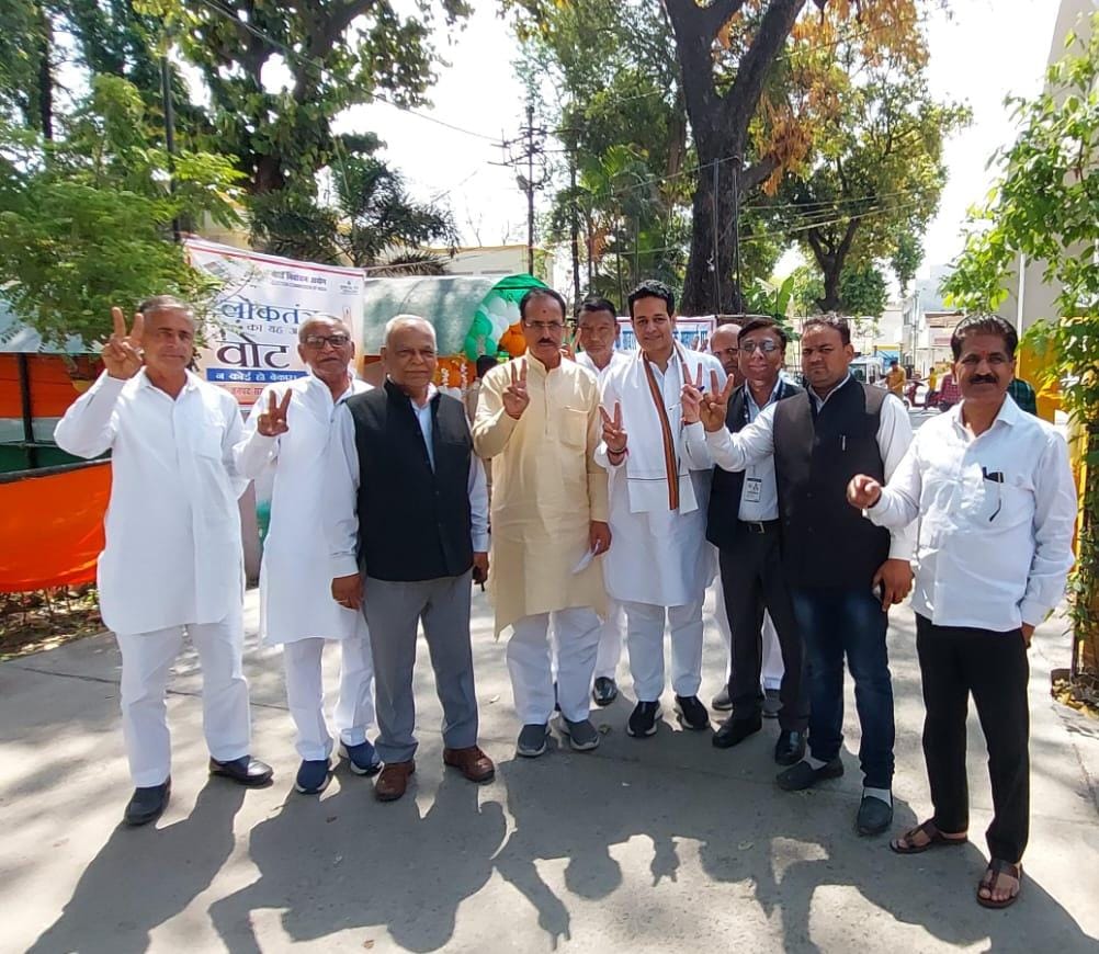 In Saharanpur, independent candidate Bhupendra Chaudhary withdrew his nomination in favor of BJP candidate Raghav Lakhanpal
