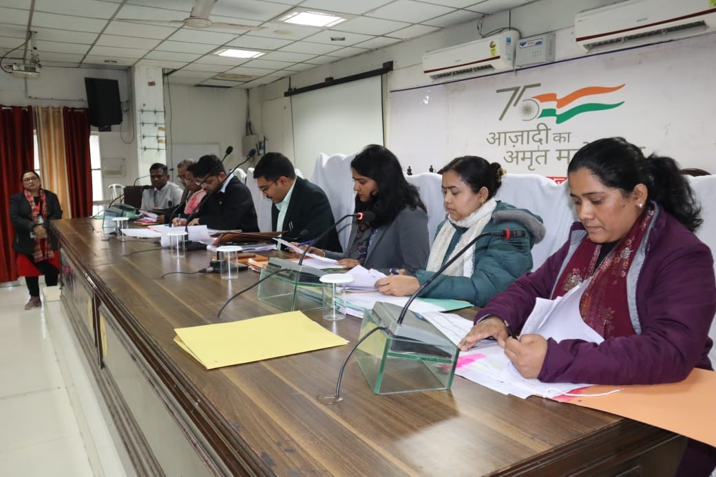 Schools that do not forward scholarship data on time will have to pay scholarship themselves: District Magistrate Manish Bansal