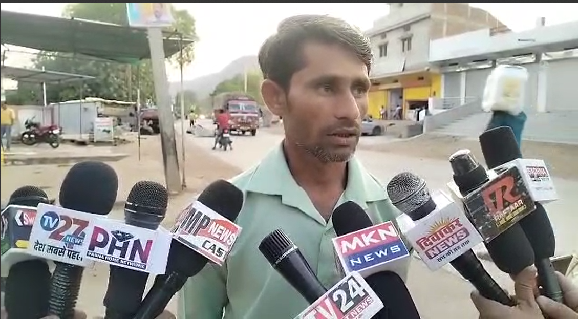 Unknown person set fire to a person's house in Mahod