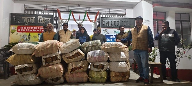 Excise department stopped truck in Jamui