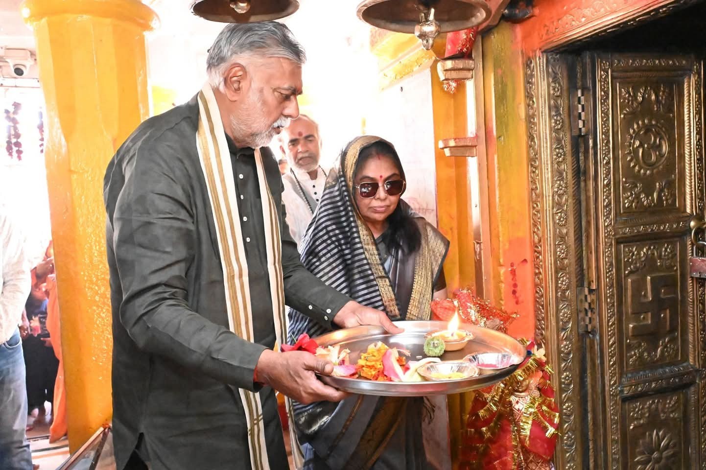 Panchayat and Rural Development Minister Shri Prahlad Patel reached Maa Narmada Udgam Mandir Amarkantak and offered prayers