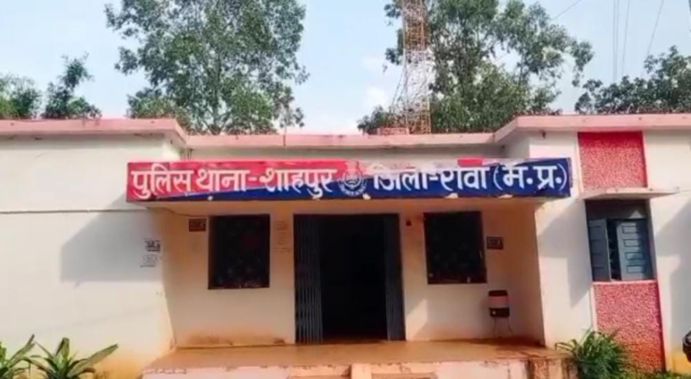 Shahpur police arrested the permanent warranty who was absconding for 5 years