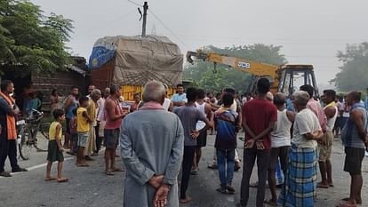 Crane driver and assistant driver died in truck collision in Motihari