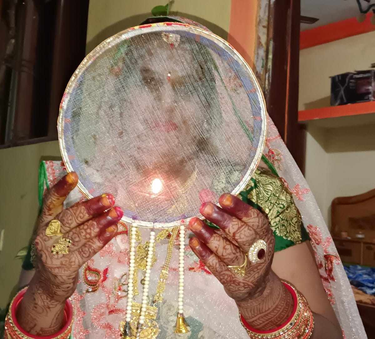 Women bought Karva and clothes for Karva Chauth