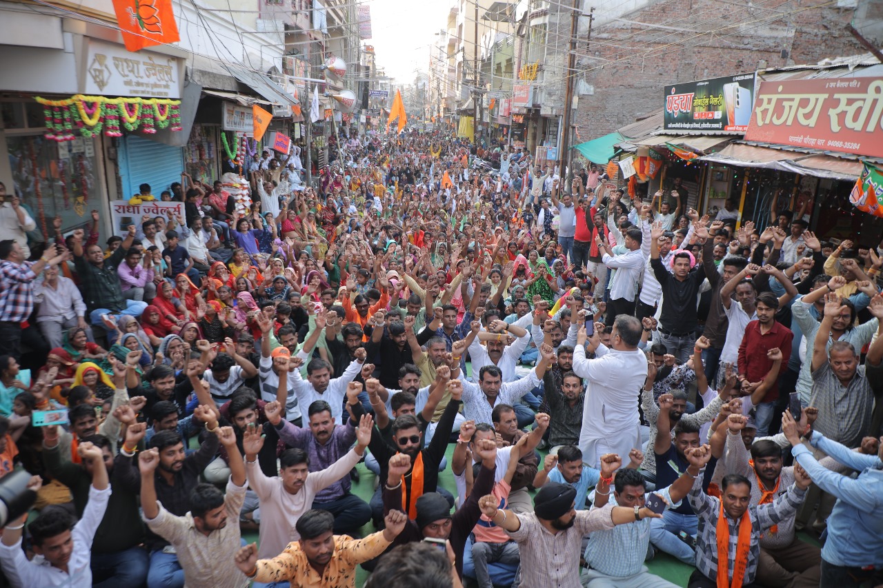 Nationalist candidate Rajeev Yadav held a meeting in Dhanmondi before the end of the election campaign
