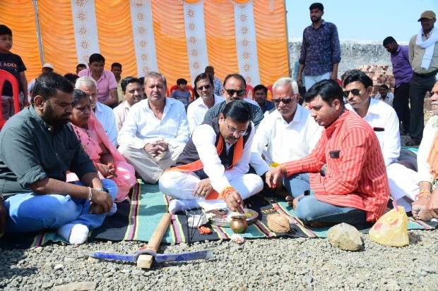 Barwani regional MP Gajendra Singh Patel listened to Mann Ki Baat