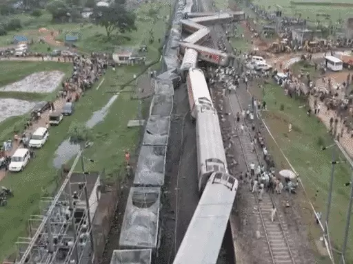 10 coaches of Mumbai-Howrah Mail derailed in Jharkhand