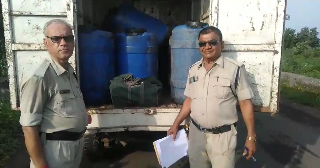 The problem of raw liquor is increasing in Badarkachh village of Anjad tehsil in Barwani.