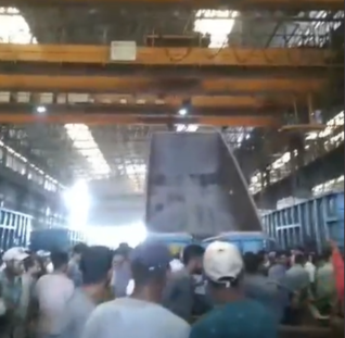 Wire of crane lifting wagon broke, employees narrowly escaped