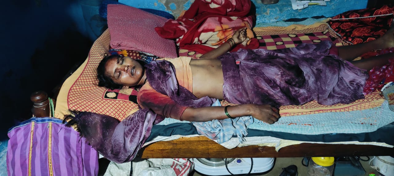 Husband killed his wife by hitting her with an axe.