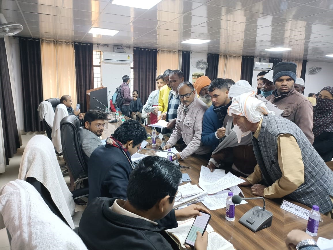 CDO heard the problems in the Sampoorna Samadhan Diwas organized in Tehsil Sadar