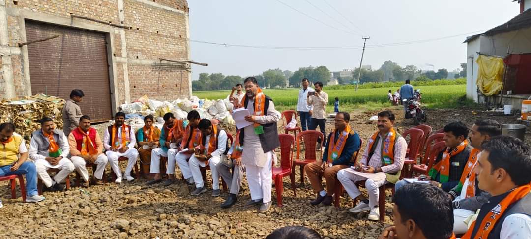 Workers should work to take government schemes to the needy - Aggarwal