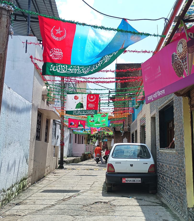 City decorated with green flags for the arrival of Rasool Khuda