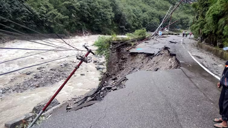 Cloud burst in Kedarnath, hot water flowing from Gaurikund