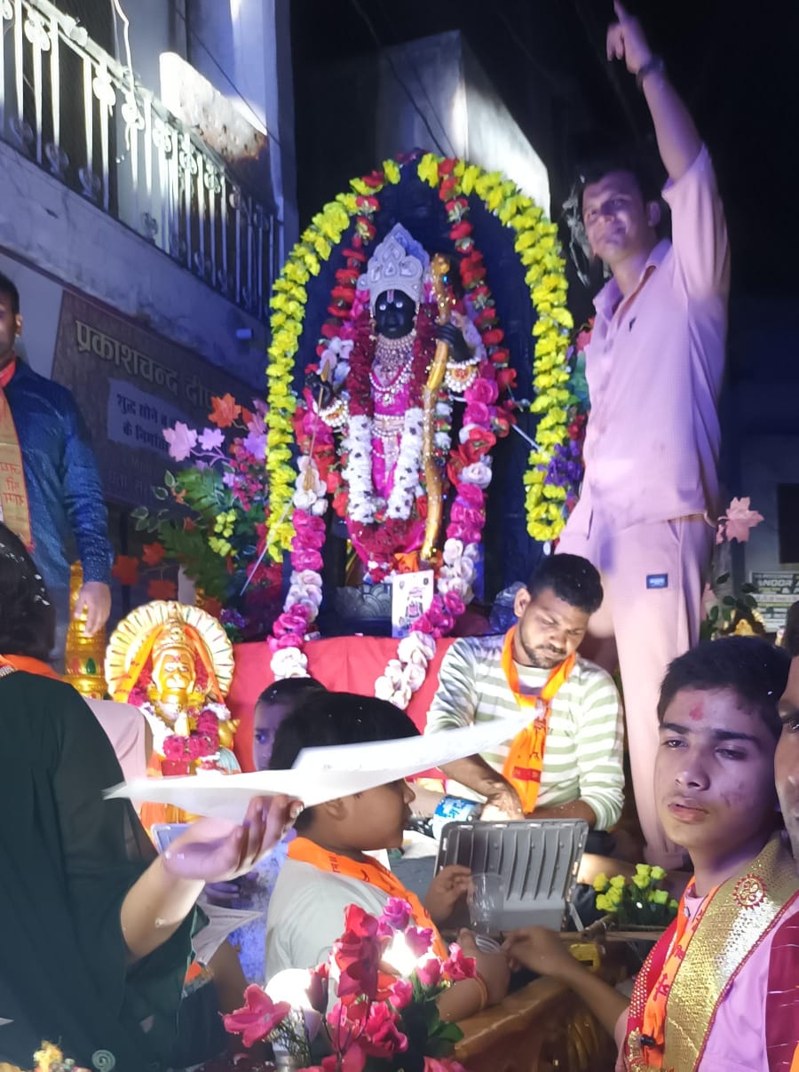 Lord Shri Krishna's Shobha Yatra was taken out with great joy and pomp in Deoband city with attractive bands, beautiful tableaux and kirtan troupes