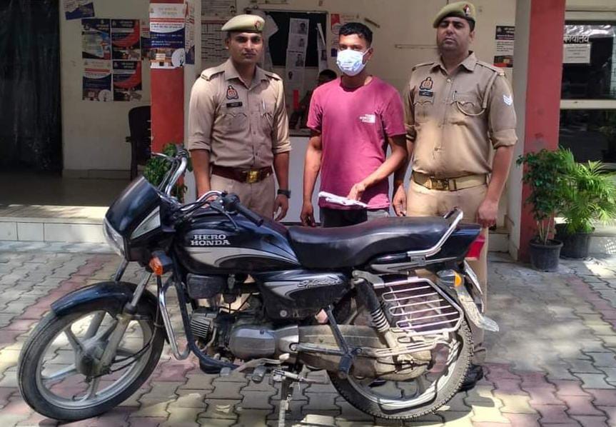 Police arrested the accused of mobile robbery and bike theft