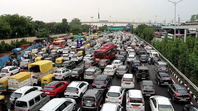 8KM long jam on Indore-Dewas highway