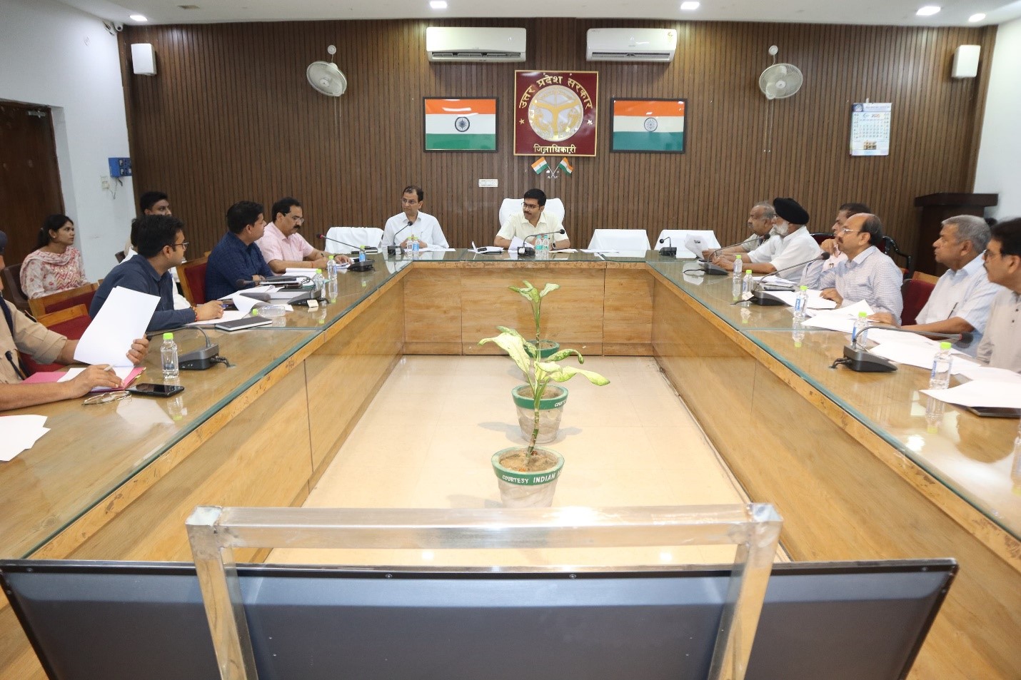 Vyapar Bandhu meeting was organized under the chairmanship of District Magistrate