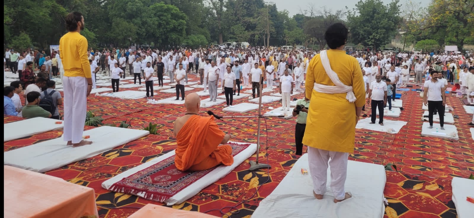 Yoga Guru Padmashree Swami Bharat Bhushan said in Yoga Day celebration that Yogis enjoy a chair without a chair