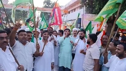 RJD took out torch procession regarding Bihar Bandh