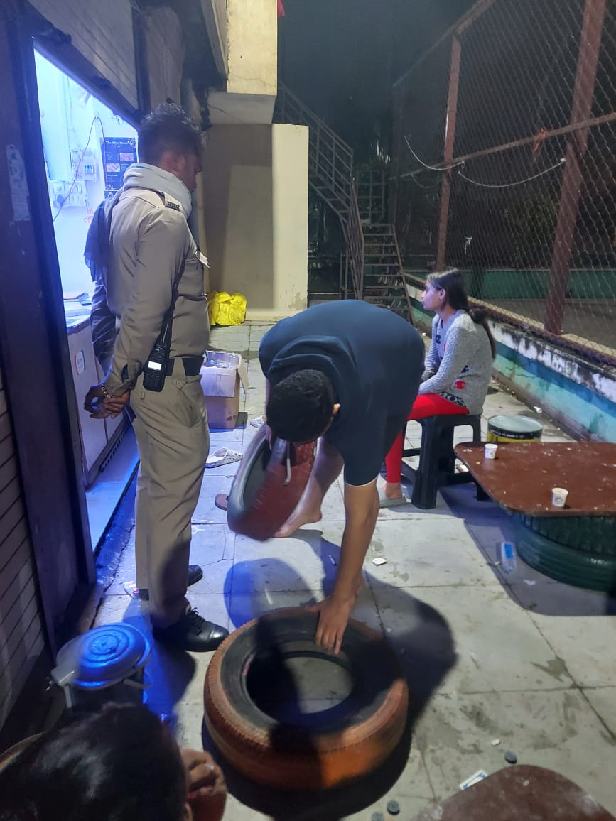 Night culture shops closed overnight by police in Banganga, Indore