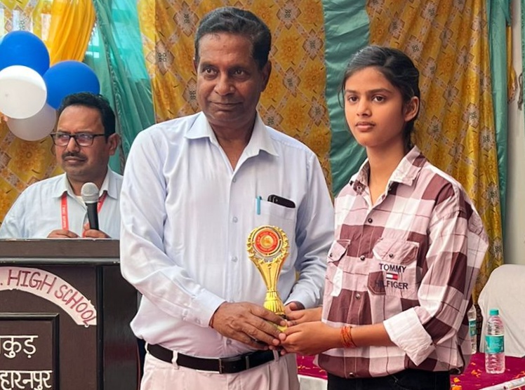 In the result card distribution ceremony of CDM High School, children presented a cultural program and enthralled the audience