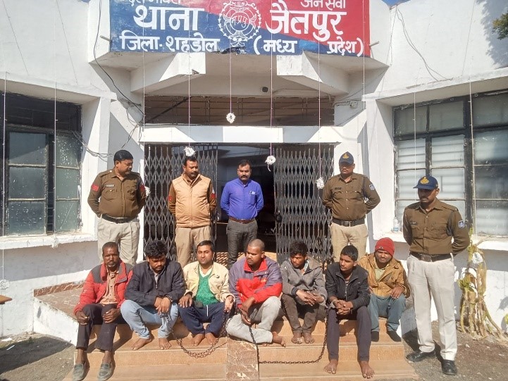 The incident of breaking the lock of the house and stealing thousands of rupees was revealed