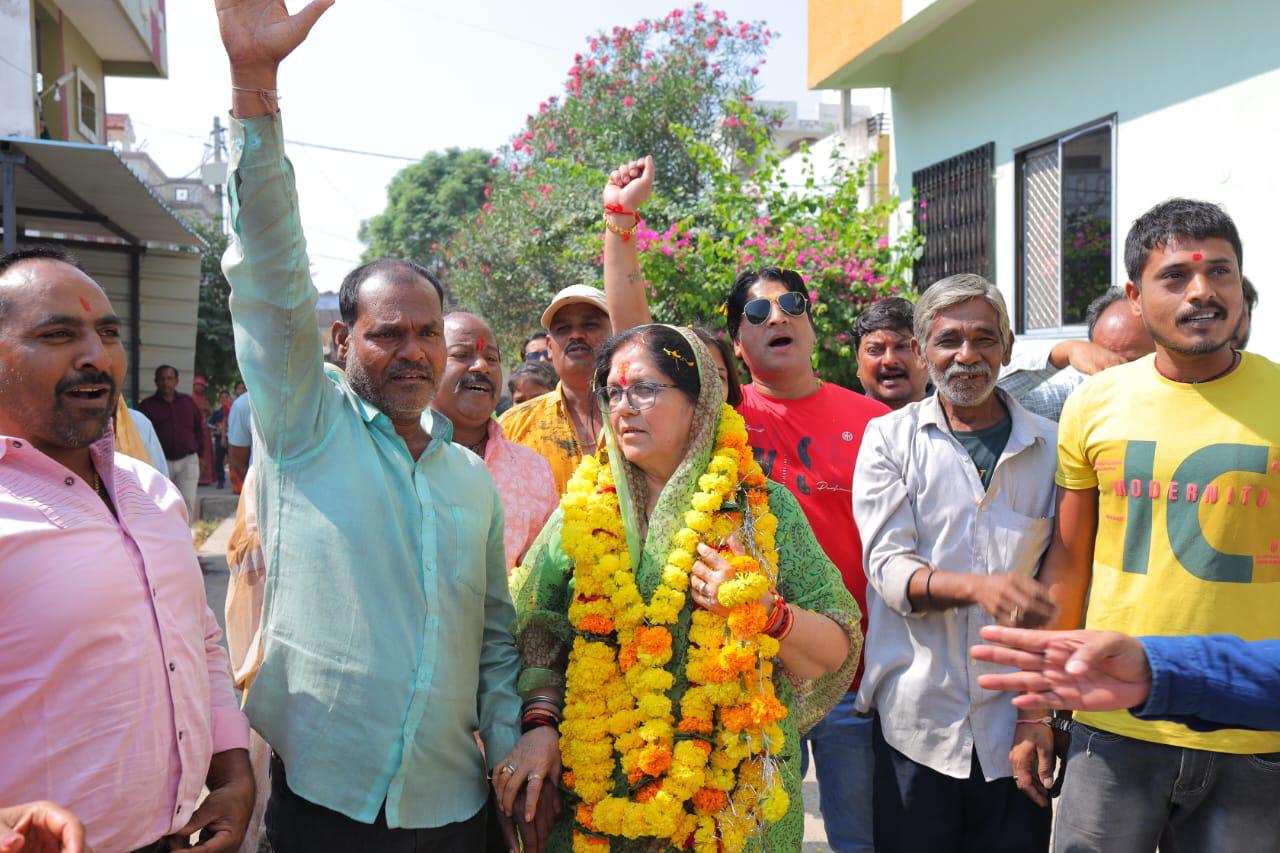 BJP candidate Mrs. Verma did public relations in Dhar