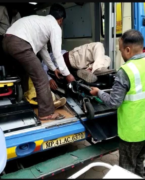 Road accident between Shajapur's Rojavas toll tax and Nainavad
