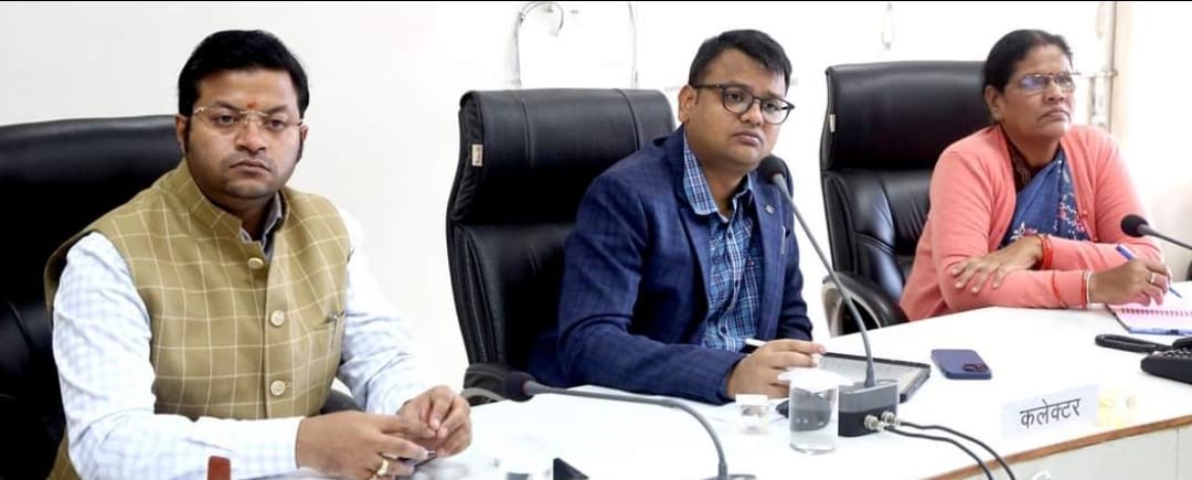Collector Mayank Aggarwal in Damoh said