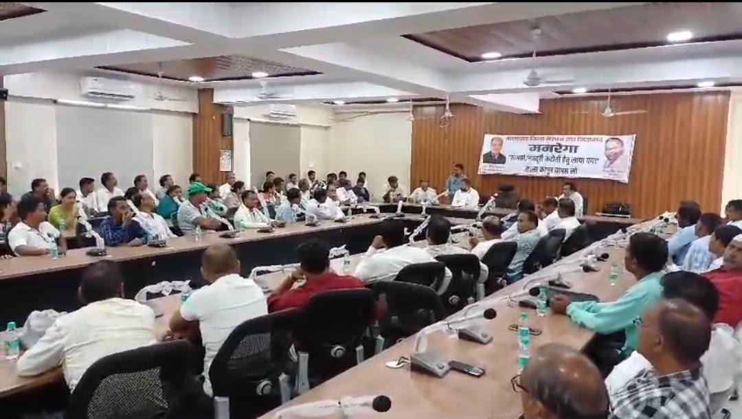 Sarpanchs united against the order issued by the government, submitted a memorandum to the Chief Minister regarding 15 point demands