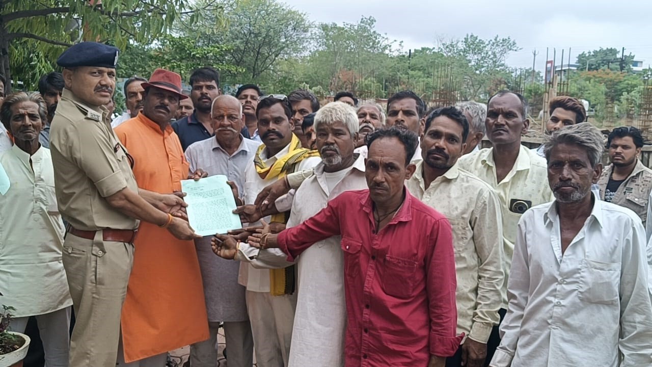 Bhil community submitted memorandum to Superintendent of Police