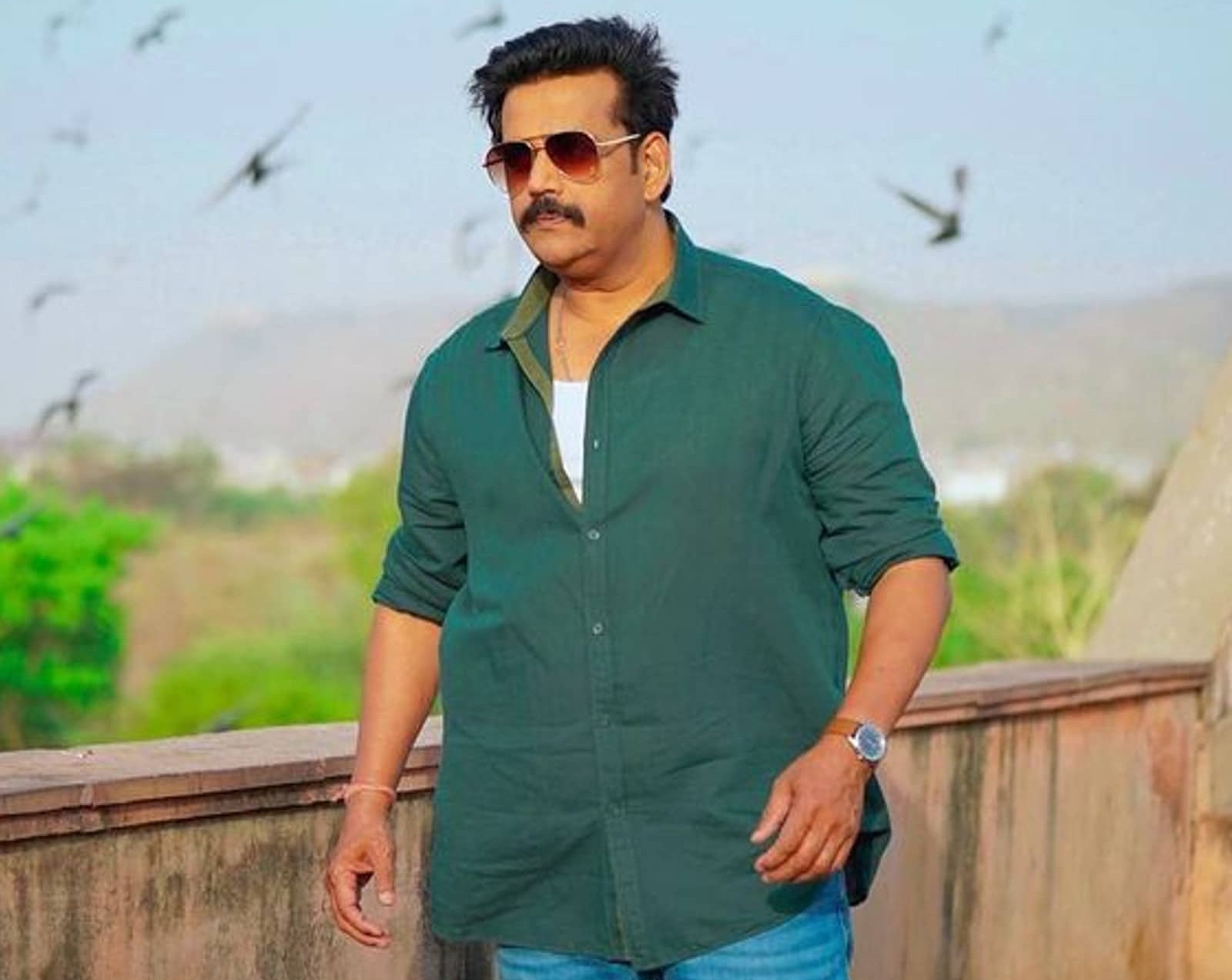 Ravi Kishan wins major award after Filmfare