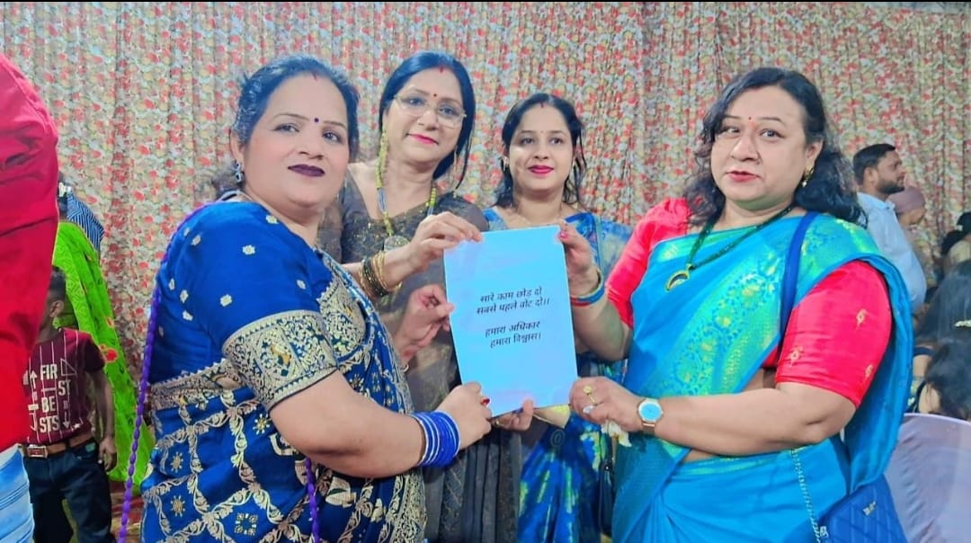 Inspired by the Collector, the women of the Mahasabha made people aware about voting