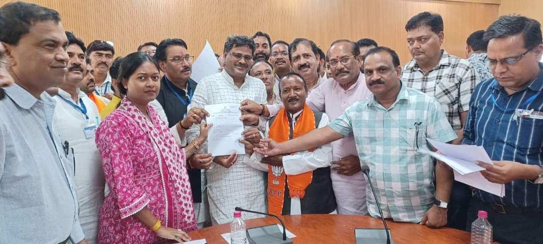 All 10 members of the District Panchayat were elected unopposed as members of the District Planning Committee