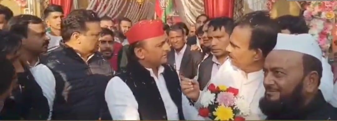 Former Chief Minister Akhilesh Yadav arrived to attend a wedding ceremony organized in Saharanpur