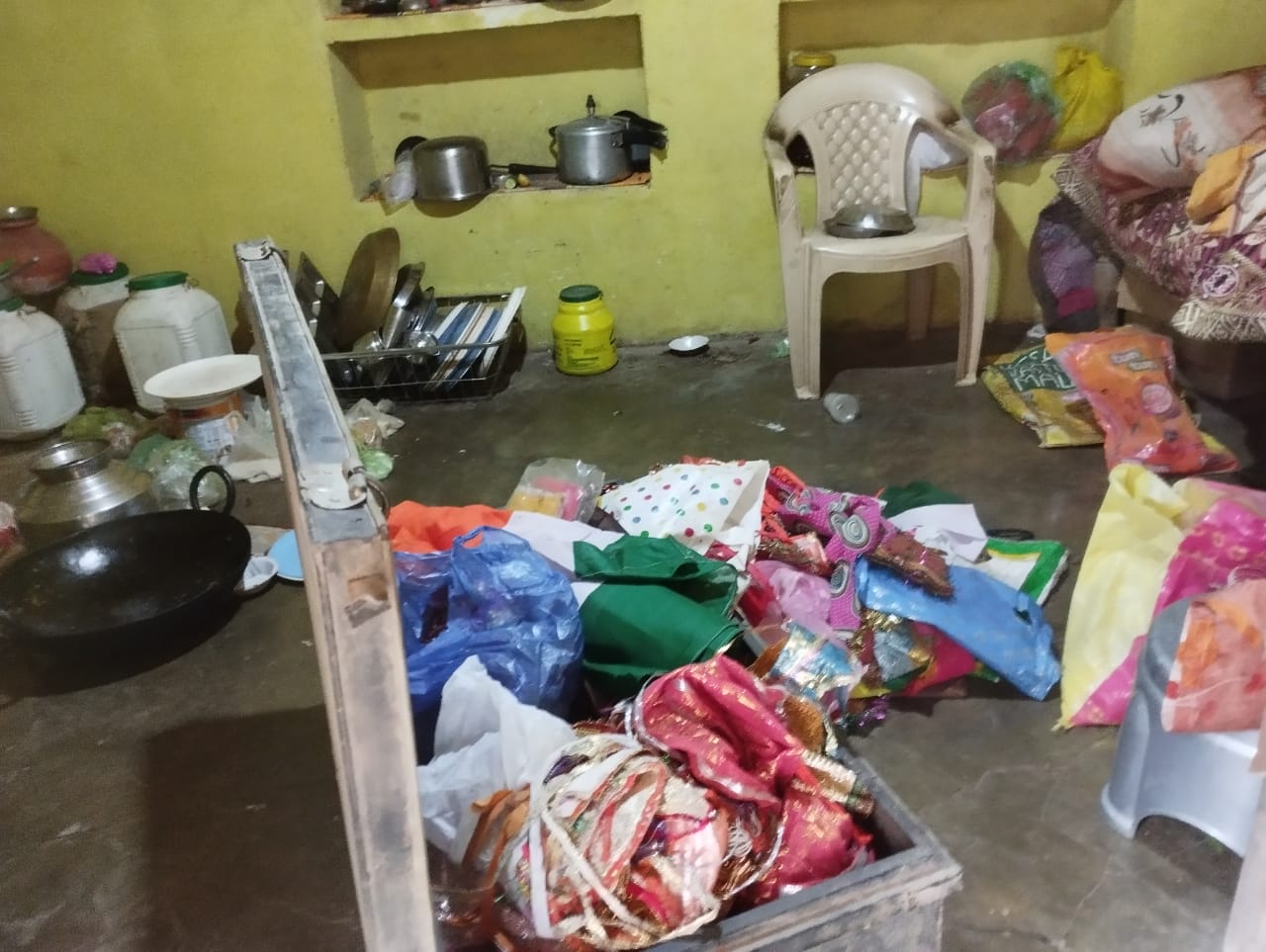Unknown thieves raided Balaji Sarkar temple in Amanganj, Panna, goods worth about 1 lakh passed