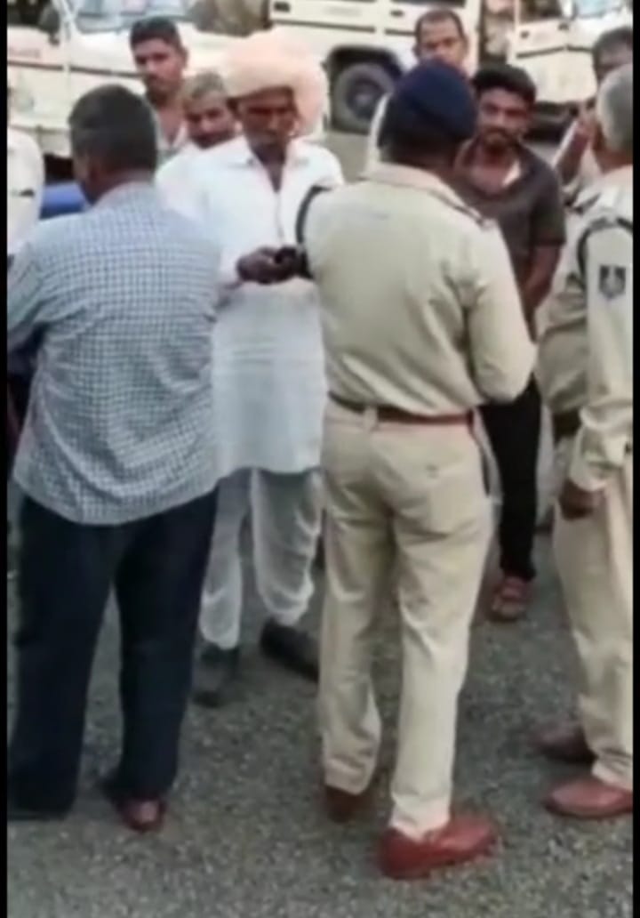 The miscreants came on the bike and snatched the bag full of 3 lakhs