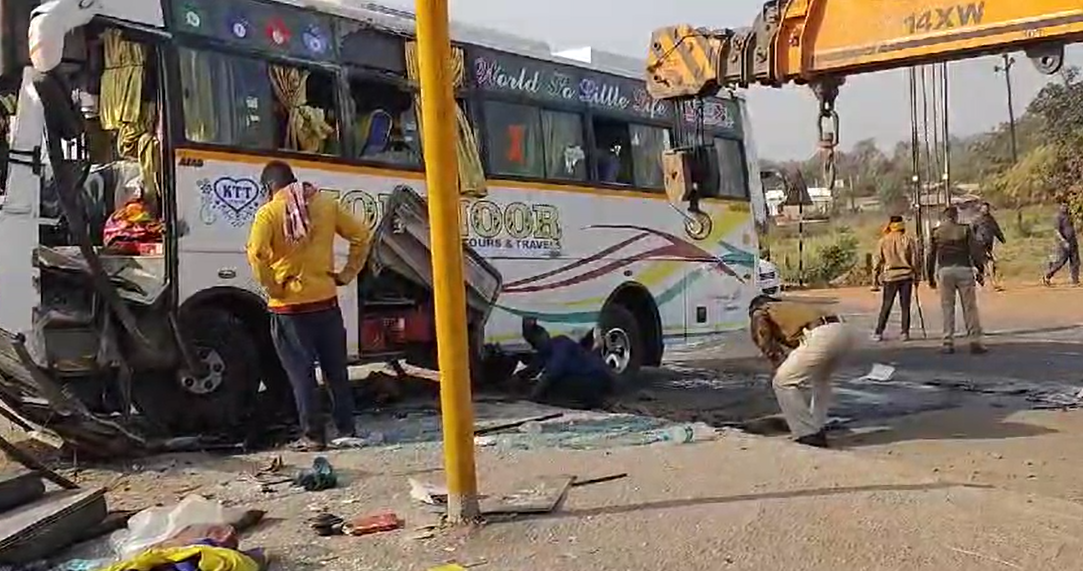 Bus overturned on National Highway in Katni
