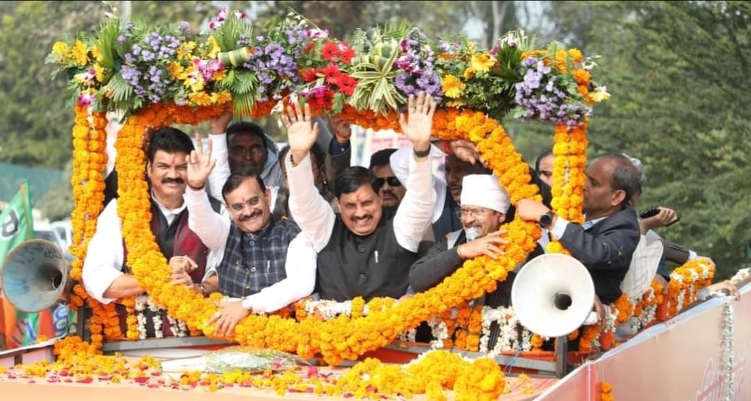 Chief Minister Dr. Mohan Yadav's one and a half kilometer public gratitude yatra in Sagar was given a grand welcome at every place in Bundeli tradition