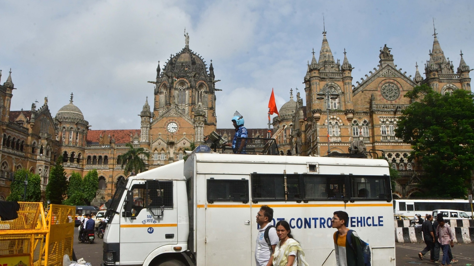 '34 human bombs roaming in Mumbai, will shake the whole city with explosions...'